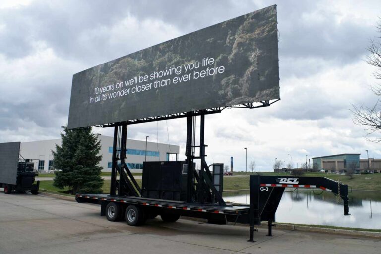 huge led advertising screen