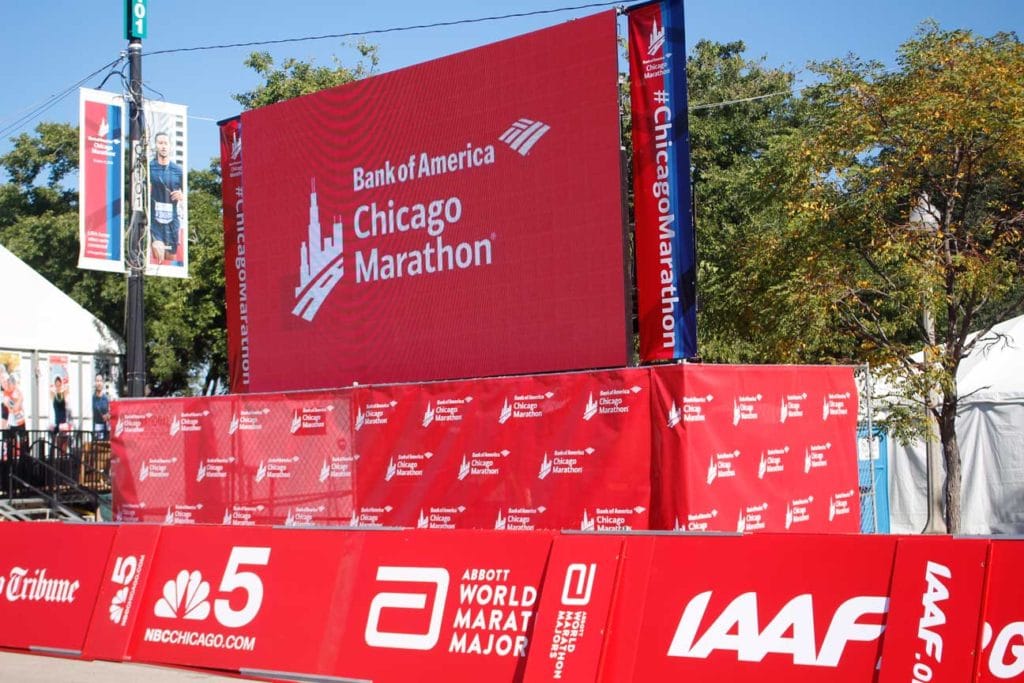 chicago marathon led scree trailer with bank of america in red